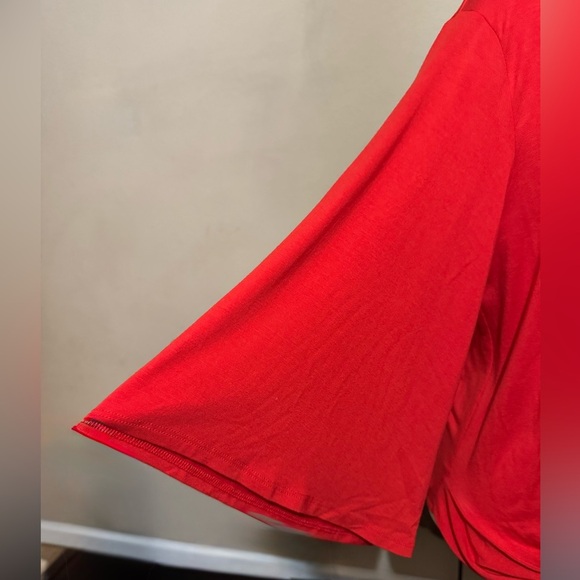 Karen Kane Red Soft Twist Front Top Size Medium 3/4 Bell Sleeves NWT - Picture 4 of 10